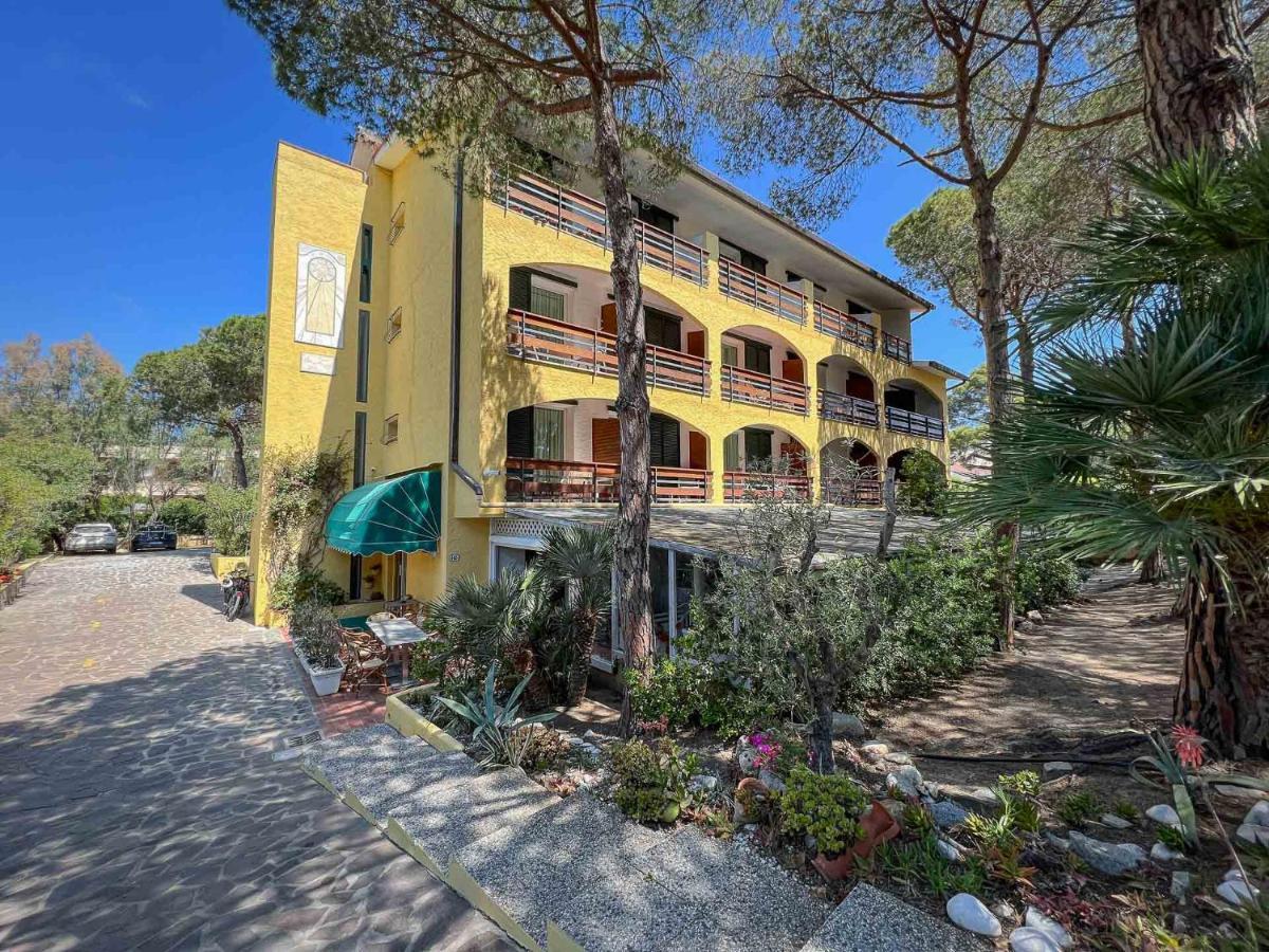 Hotel Meridiana Марина ди Кампо Екстериор снимка