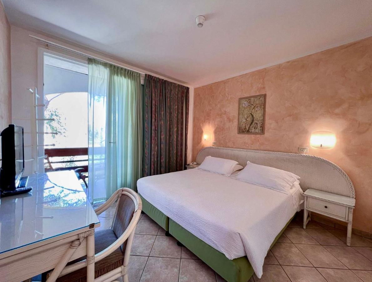 Hotel Meridiana Марина ди Кампо Екстериор снимка
