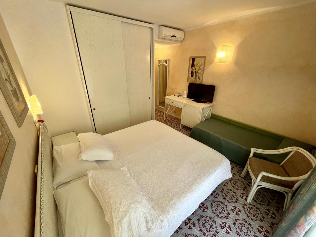 Hotel Meridiana Марина ди Кампо Екстериор снимка