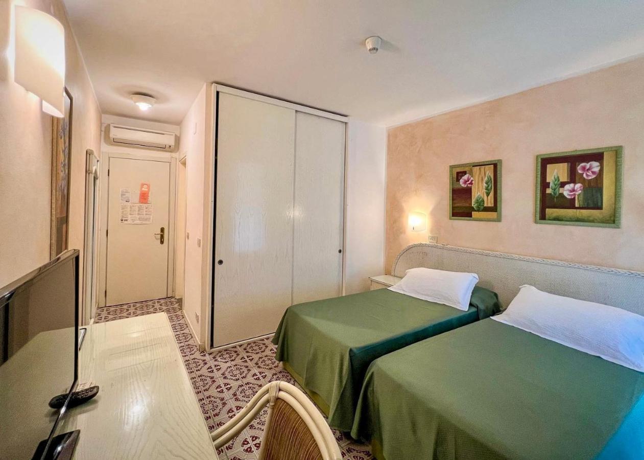 Hotel Meridiana Марина ди Кампо Екстериор снимка