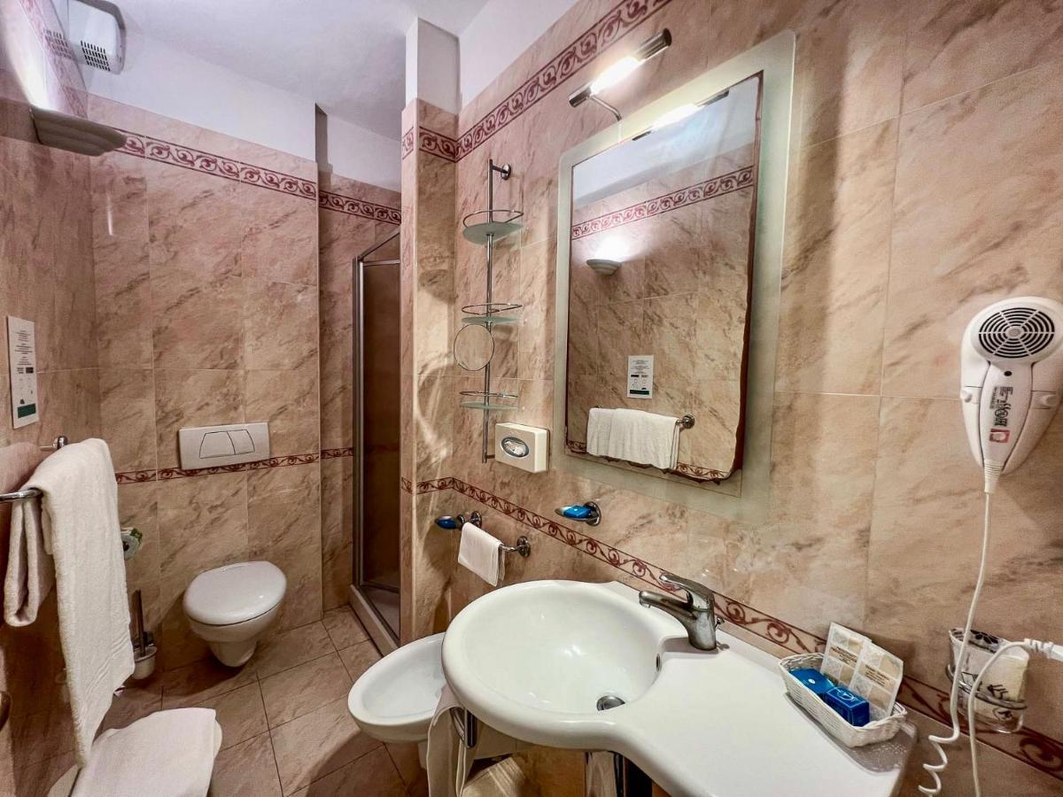 Hotel Meridiana Марина ди Кампо Екстериор снимка