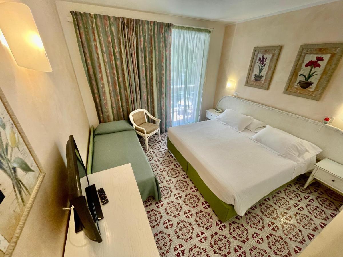 Hotel Meridiana Марина ди Кампо Стая снимка
