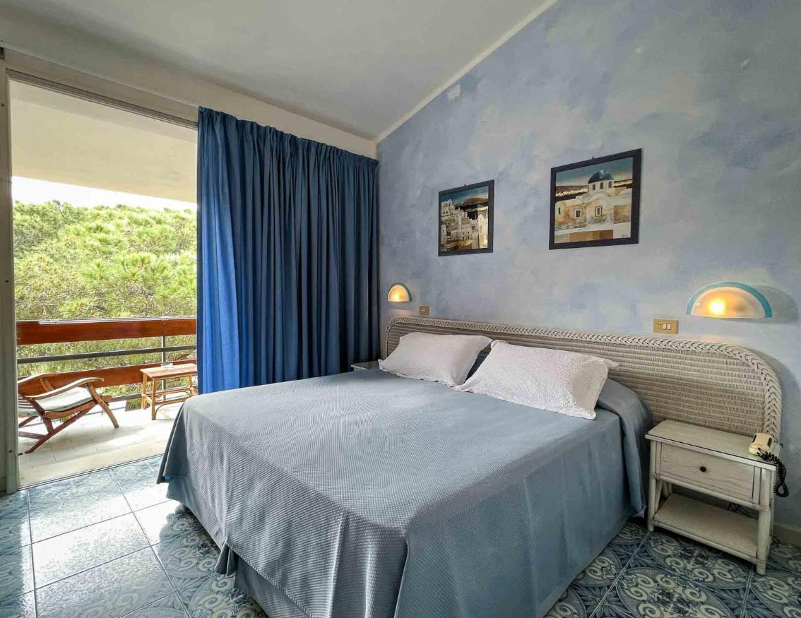 Hotel Meridiana Марина ди Кампо Екстериор снимка
