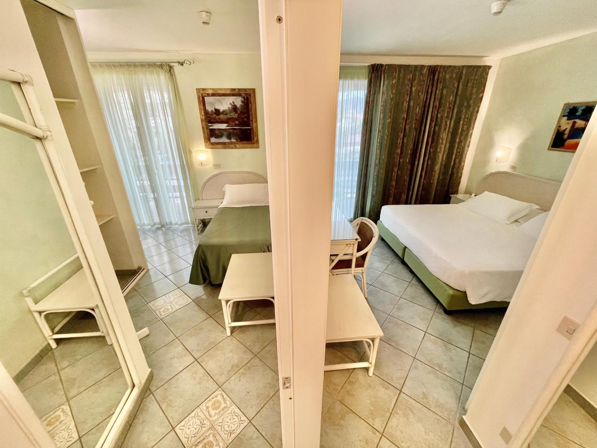 Hotel Meridiana Марина ди Кампо Стая снимка