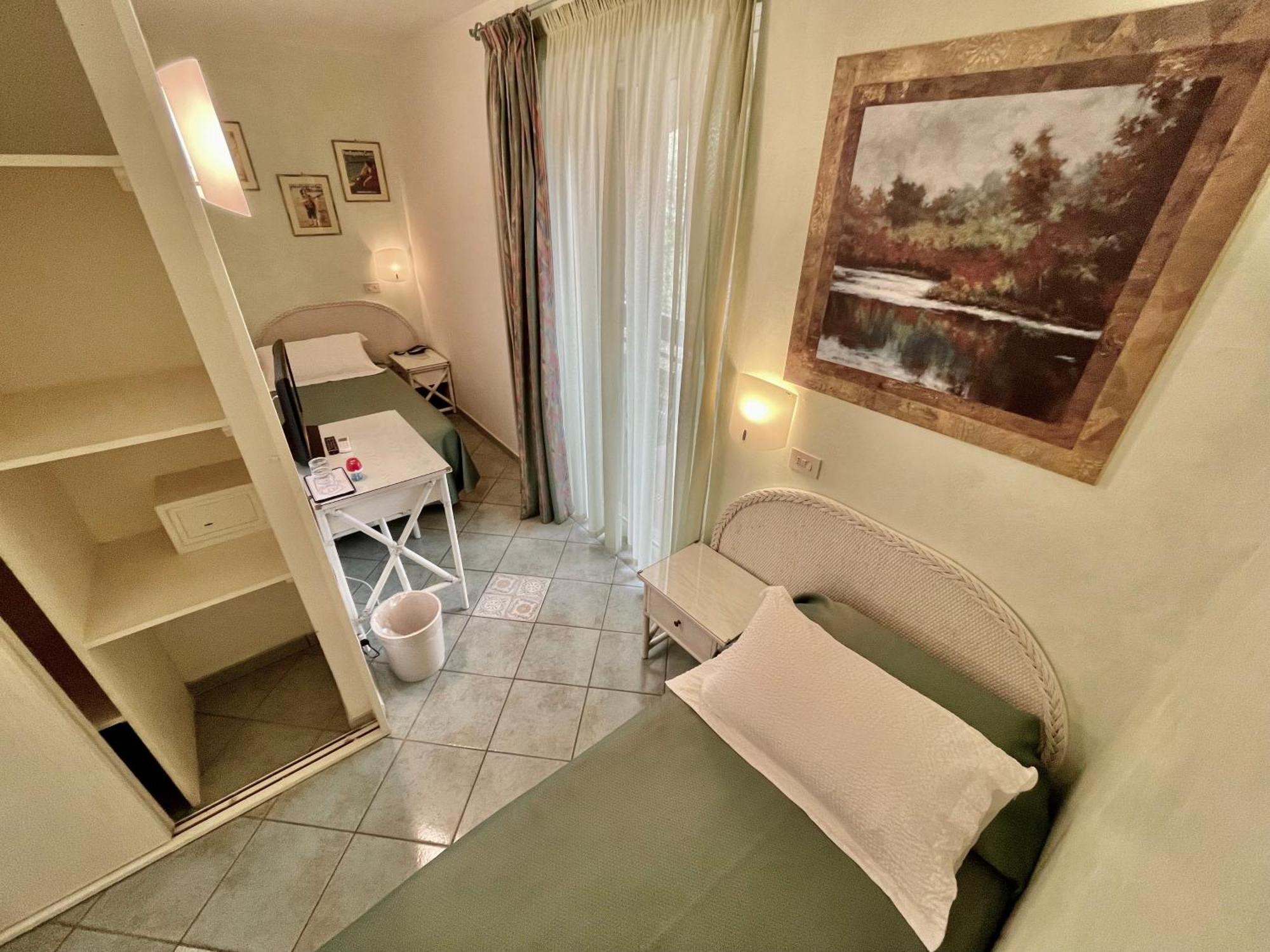 Hotel Meridiana Марина ди Кампо Стая снимка